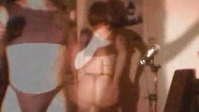 ഓൾഡർ ഗൈ ഗേൾസ് പുസിയുടെ ഉള്ളിൽ തന്റെ കൂറ്റൻ ഡിക്ക് ഡീപ്പ് സ്റ്റഫ് ചെയ്തു